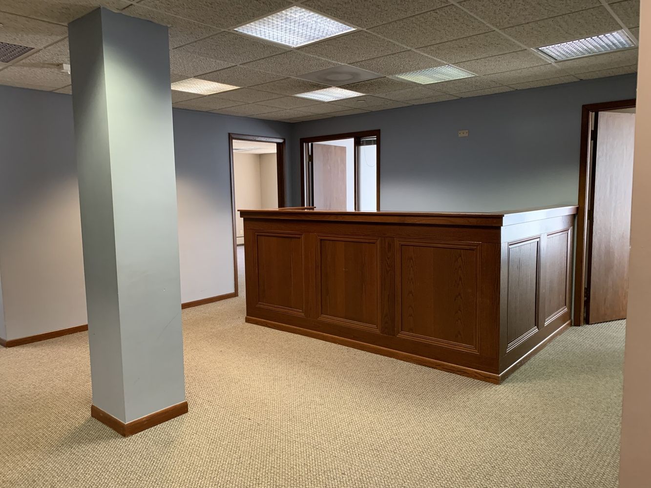 2100 Clearwater Dr, Oak Brook, IL 60523